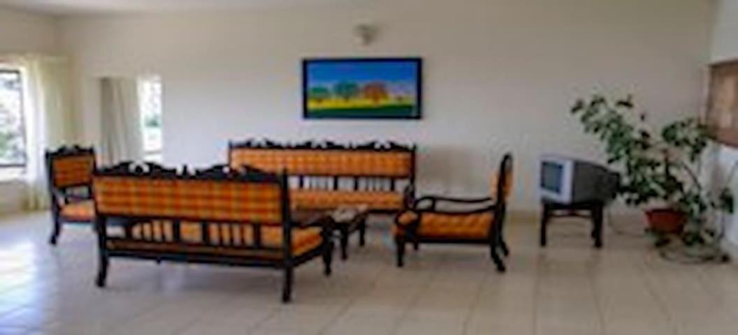 לינה וארוחת בוקר קונור Camellia Heights 1&2 מראה חיצוני תמונה